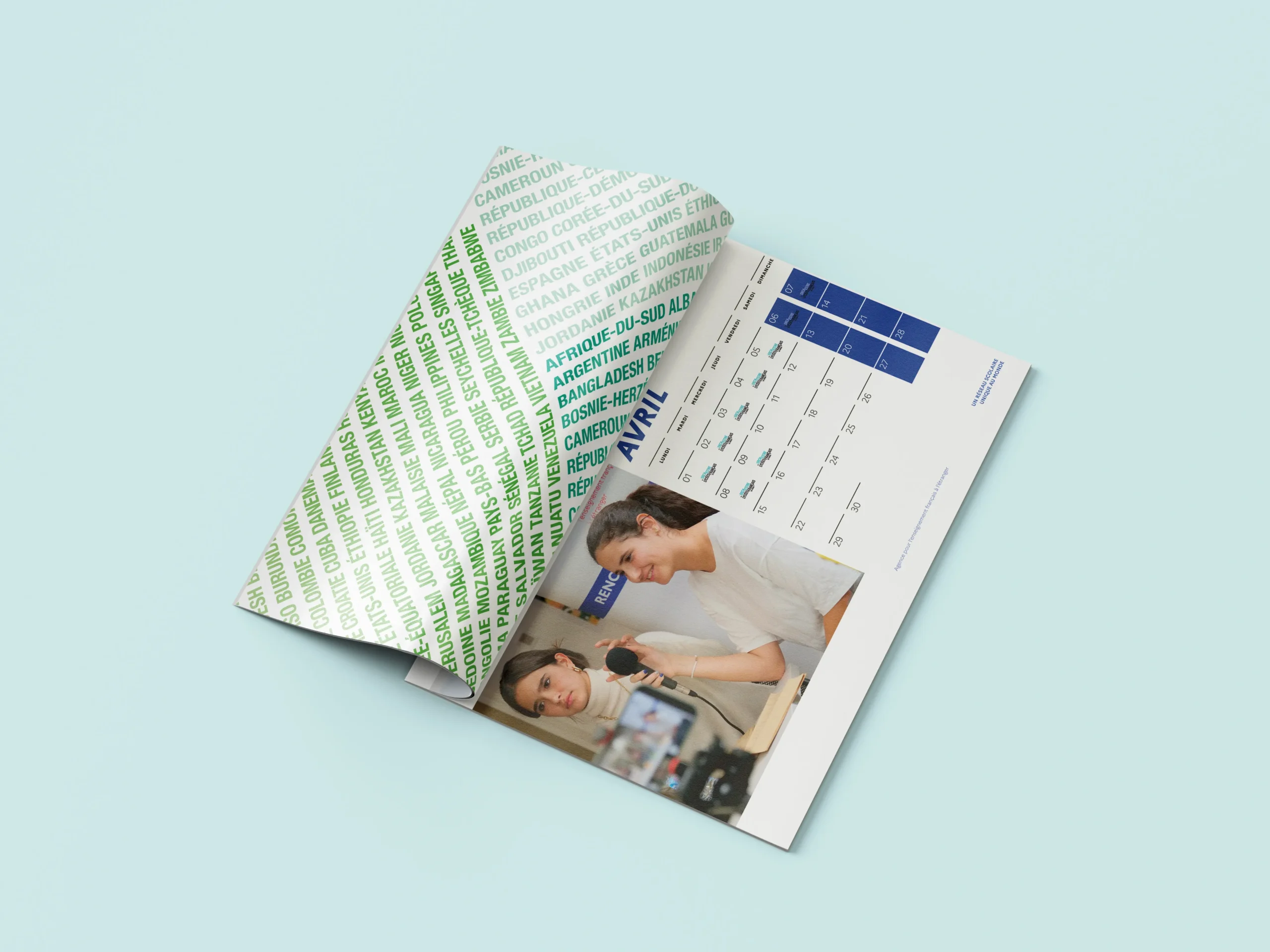 Le calendrier agrafé sur-mesure pour l’AEFE 1 CALENDRIER AGRAFE copie scaled
